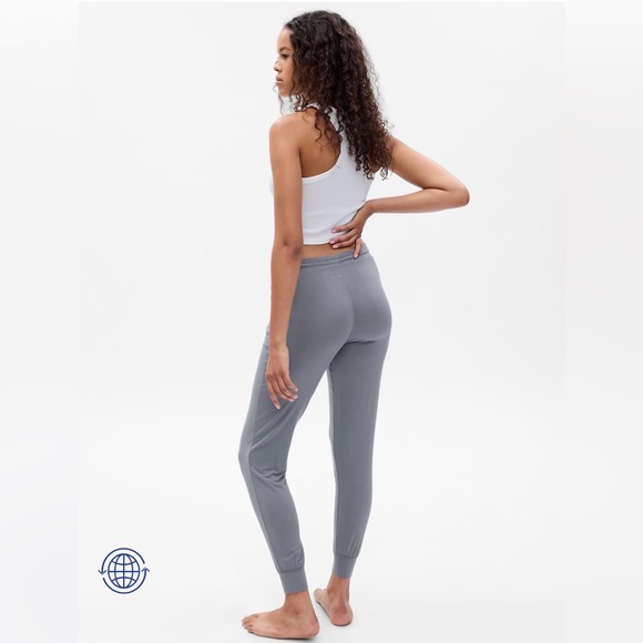 **SOLD** GAP Truesleep Joggers in Modal - Picture 8 of 15
